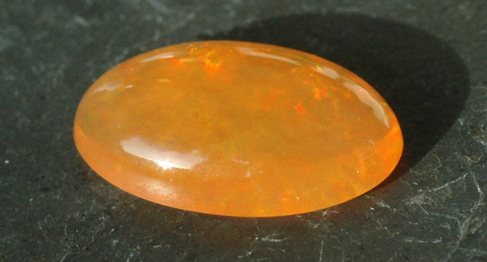 Feuer-Opal cab. Oval Top Qualität mit Schimmer